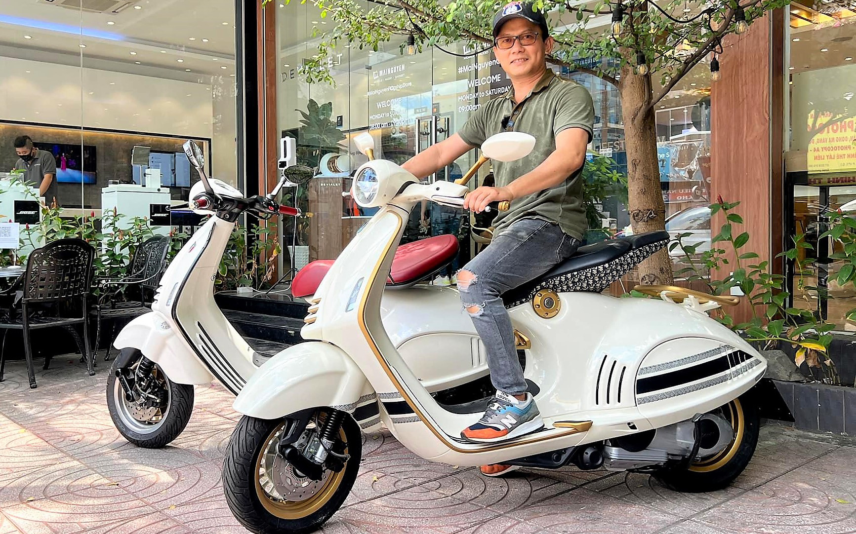 CEO công nghệ và hành trình 'săn' chiếc Vespa Christian Dior hot nhất trên mạng để tặng vợ