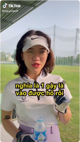 Nữ golfer chỉ cách kiếm được Mercedes 0 đồng khi lên sân: Khẳng định luôn không chỉ một siêu xe, thậm chí có thể lên đến vài chiếc nhưng phải cực may mắn mới được  - Ảnh 1.