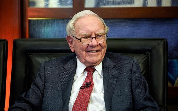 Thay vì đầu tư thêm cổ phiếu tỷ phú Warren Buffett lại có quyết định táo bạo - giữ khối tiền mặt khổng lồ 144 tỷ USD với lý do khiến ai cũng phải trầm trồ: Quả là &quot;gừng càng già càng cay&quot;