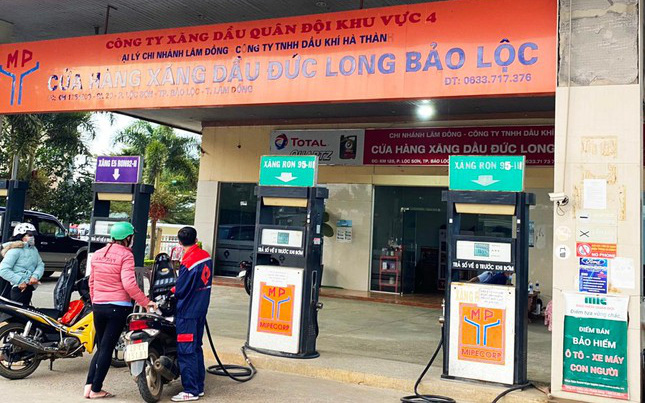 Chỉ đổ 30.000 đồng/lần mua, cửa hàng xăng dầu tại Lâm Đồng bị xử phạt 15 triệu đồng