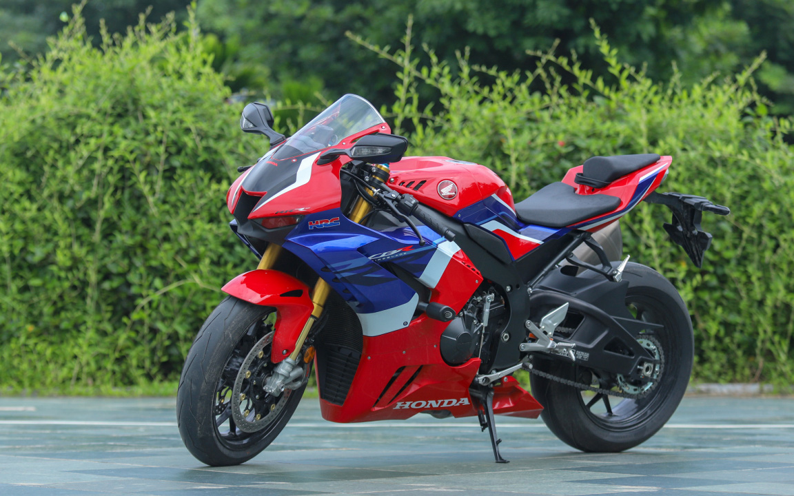 'Siêu mô tô' Honda CBR1000RR-R Fireblade gặp sự cố rò rỉ dầu động cơ