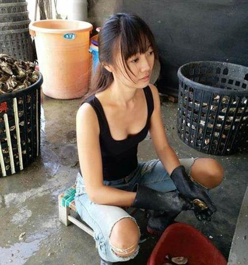 24 tuổi bỏ việc để về quê bóc vỏ hàu, cô gái từng bị khinh thường nay sở hữu thu nhập khủng, trở thành “nữ nhân nuôi hàu đỉnh nhất Đài Loan” - Ảnh 2.