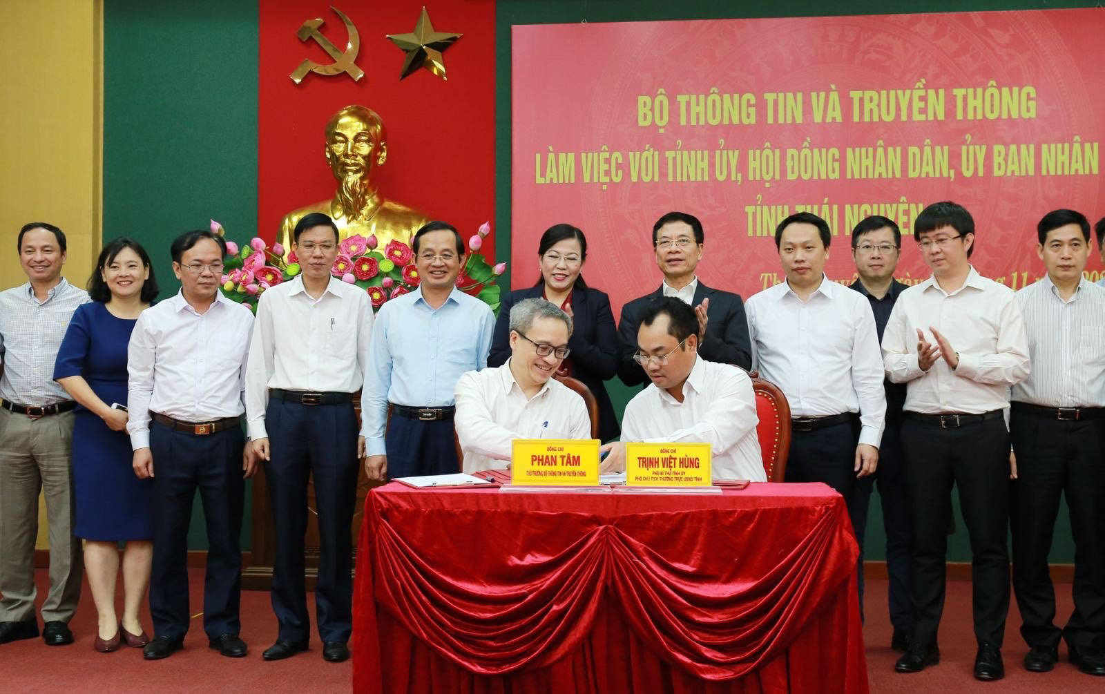 Nữ Bí thư chuyển đổi số và hình ảnh mới của tỉnh được mệnh danh là ‘xứ Trà’ - Ảnh 1.