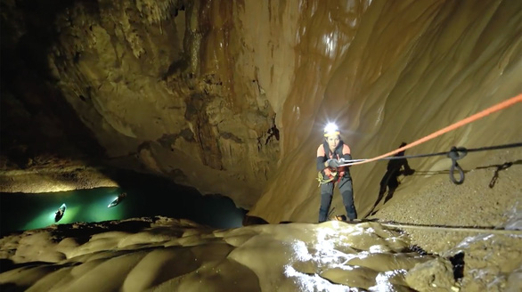 Có gì trong tour du lịch khám phá hang động lớn nhất Việt Nam? Giá tương đương chuyến du lịch quanh châu Âu, có tiền chưa chắc đã đi được, Chủ tịch ACB Trần Hùng Huy phải thốt lên 2 chữ thán phục - Ảnh 11.