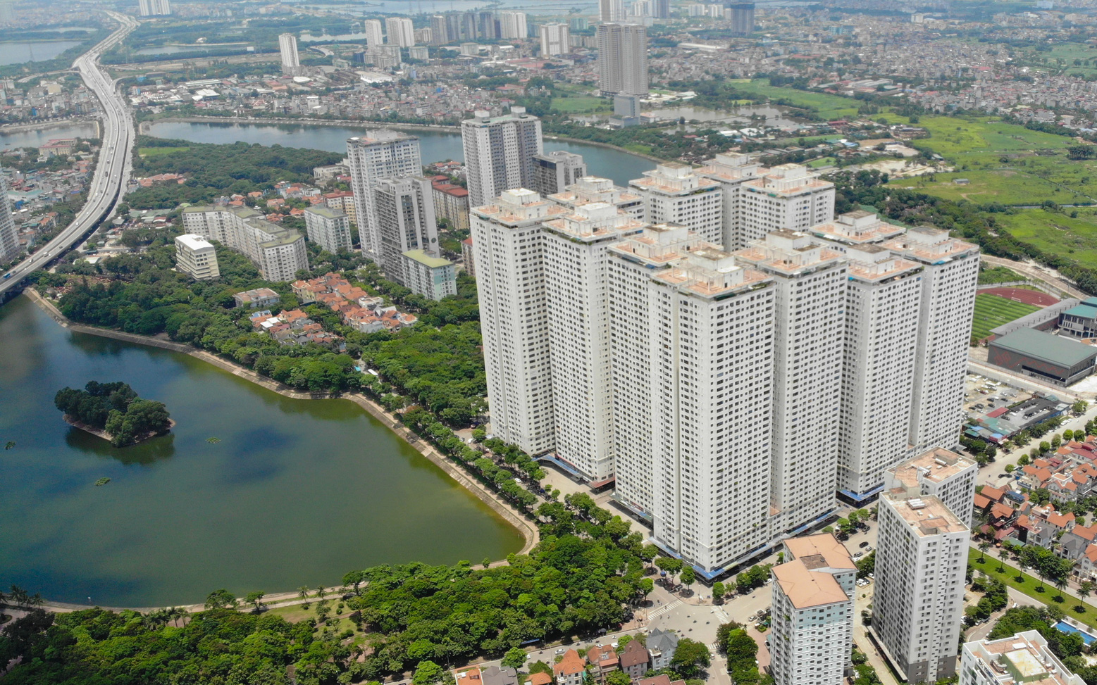 Siết nguồn vốn vào bất động sản: Tiến độ dự án chậm lại, nguồn cung và cầu bị ảnh hưởng ngắn hạn