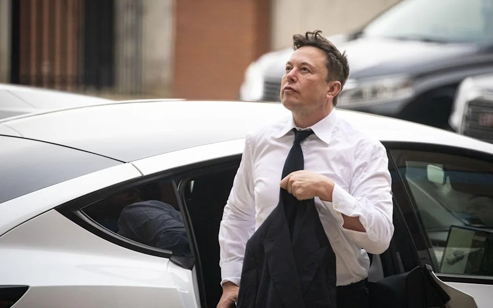 Elon Musk bán hơn 4 tỷ USD cổ phiếu Tesla, hứa &quot;sẽ không bán thêm&quot;