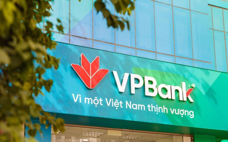 Cổ phiếu ngân hàng đỡ thị trường, vốn hóa VPBank vượt Techcombank