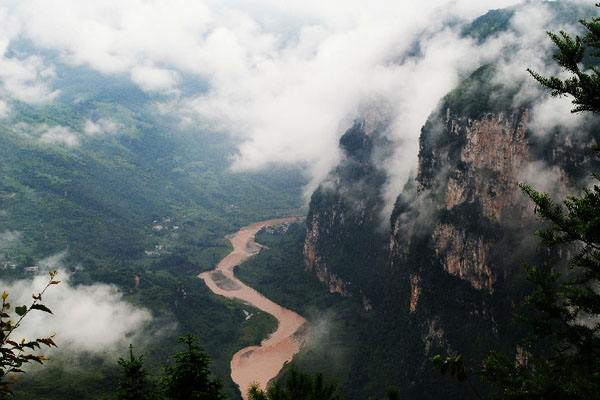 Có gì bên dưới cây cầu cao nhất thế giới ở Trung Quốc: Kỳ quan thiên nhiên từ trên xuống dưới, có thác nước dốc nhất châu Á - Ảnh 3.