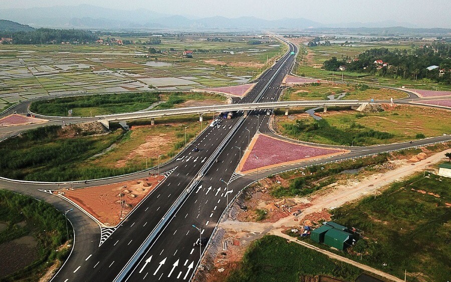 Thủ tướng chỉ đạo hoàn thiện báo cáo Quốc hội chủ trương đầu tư 3 dự án cao tốc