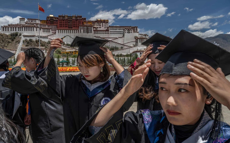 Giáo dục con theo cách của cha mẹ Tây Tạng để tạo nên những đứa trẻ quyết đoán: Lúc cưng chiều hết mức, khi lại đối xử trái ngược hoàn toàn