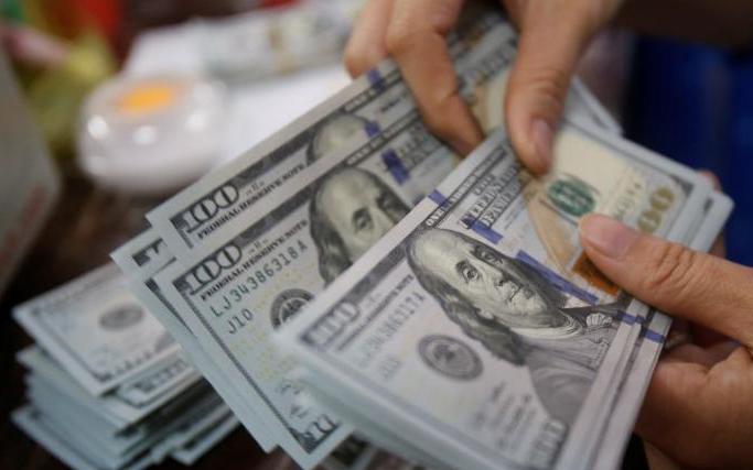 WSJ: Giới đầu tư bán tháo các tài sản rủi ro để 'tích trữ' đồng USD