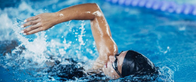 Chạy bộ hay bơi lội tốt hơn cho sức khỏe: Lưu ý yếu tố đặc biệt này để lựa chọn cách rèn luyện cơ thể tốt nhất - Ảnh 2.