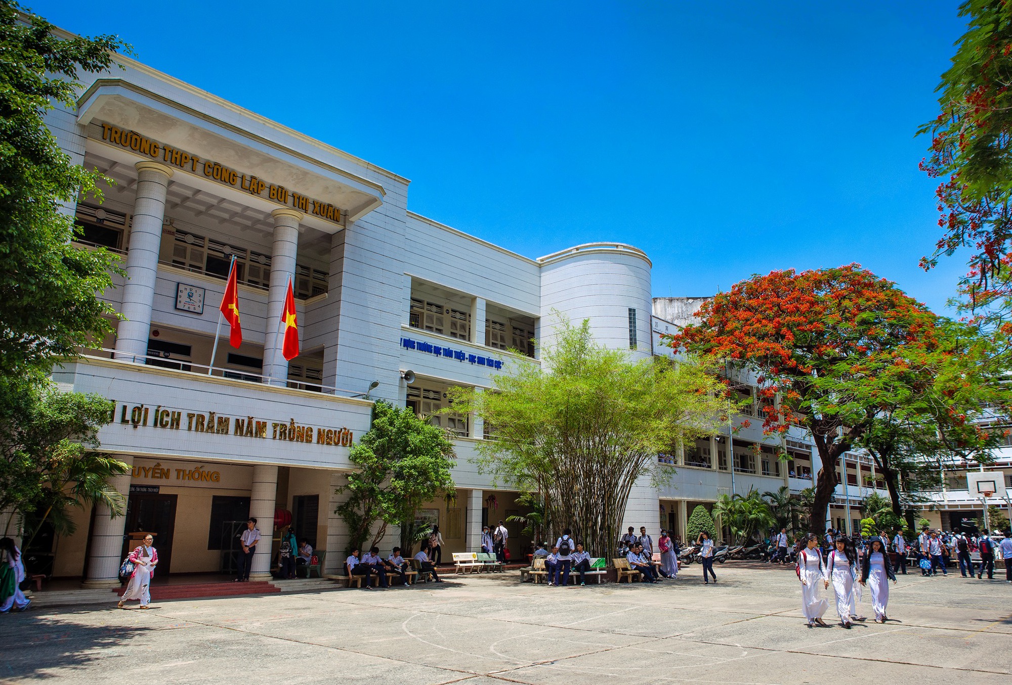 1 trường THPT có hình phạt lạ lùng &quot;gây bão&quot;: Không phải kiểm điểm, lao động, mà &quot;được lên đọc sách hạt giống hâm hồn và viết cảm nhận cho... thấm - Ảnh 3.