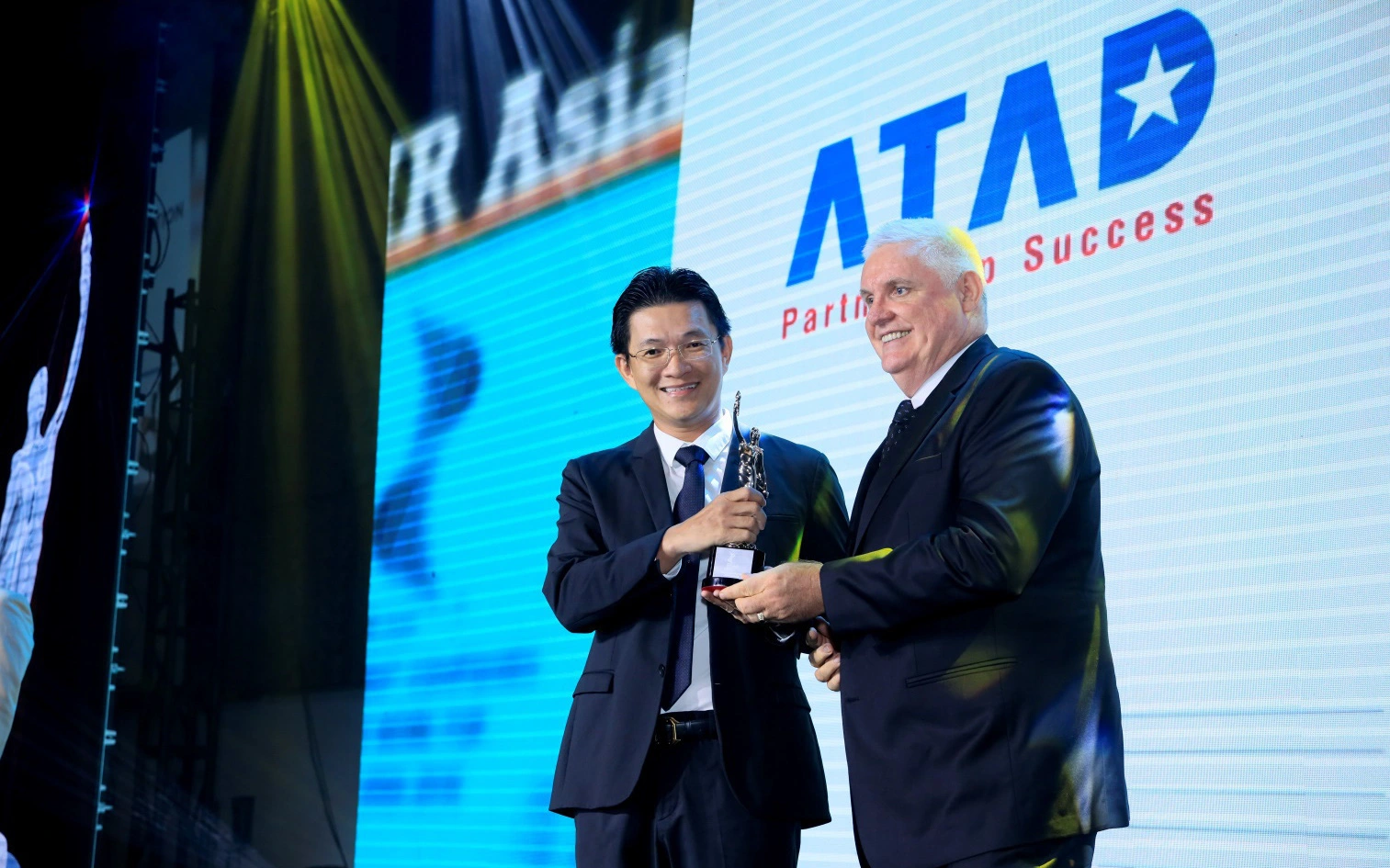 Kết cấu thép ATAD được HR Asia Awards bình chọn là "Nơi làm việc tốt nhất Châu Á"