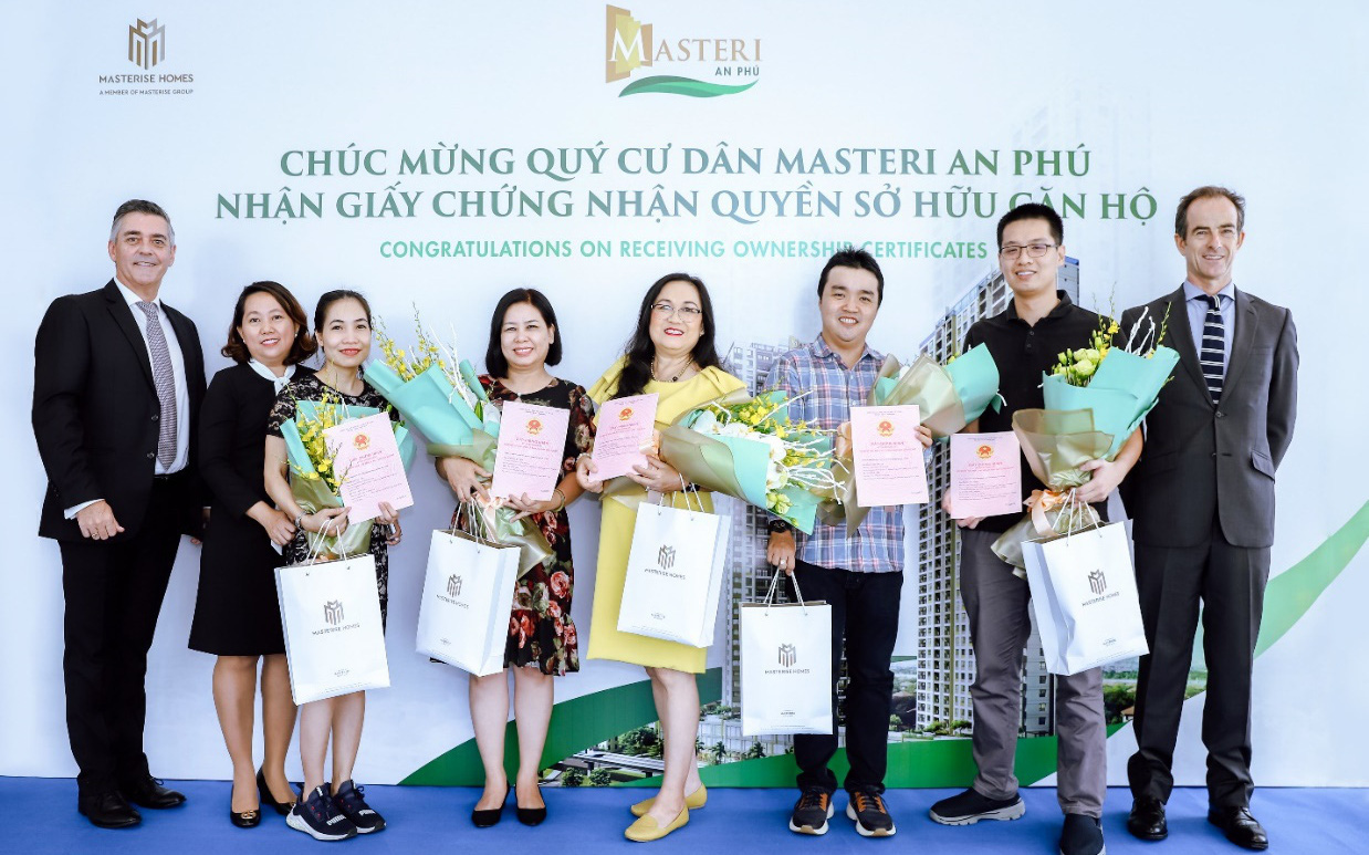 Masterise Homes chính thức bàn giao sổ hồng cho cư dân Masteri An Phú & M-One Nam Sài Gòn