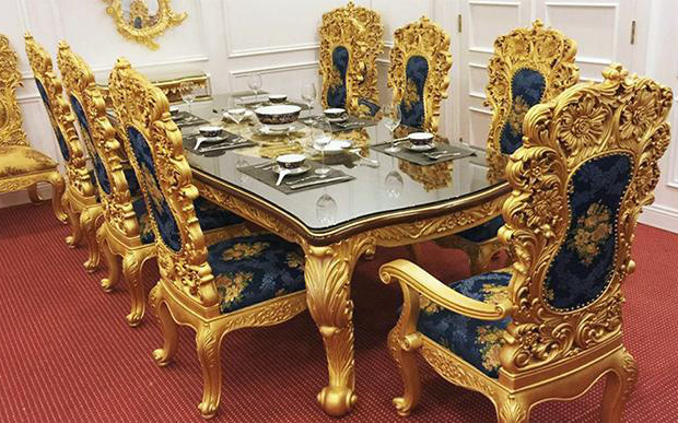 Khẳng định phong cách sang trọng với bàn ăn cổ điển tại nội thất Emporio