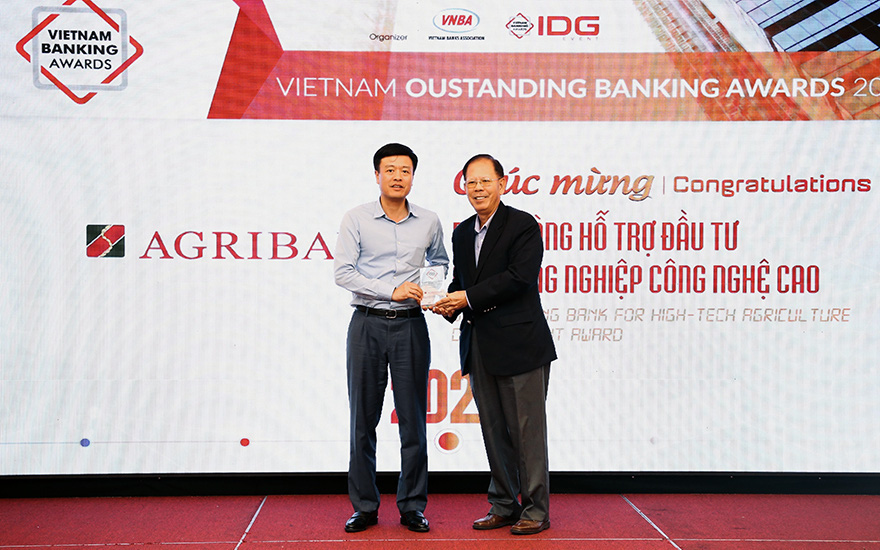 Agribank được vinh danh 2 giải thưởng Ngân hàng Việt Nam tiêu biểu 2020