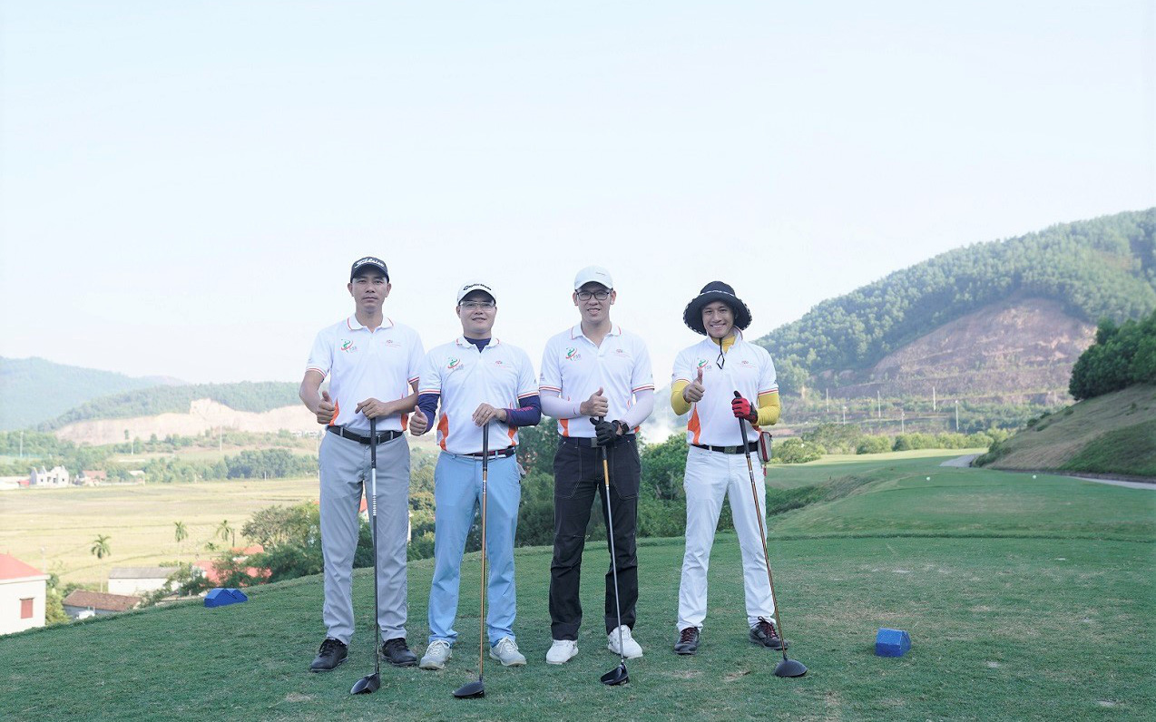 Viện Quản trị & Công nghệ FSB – Đại học FPT tổ chức giải Golf cho học viên và cựu học viên