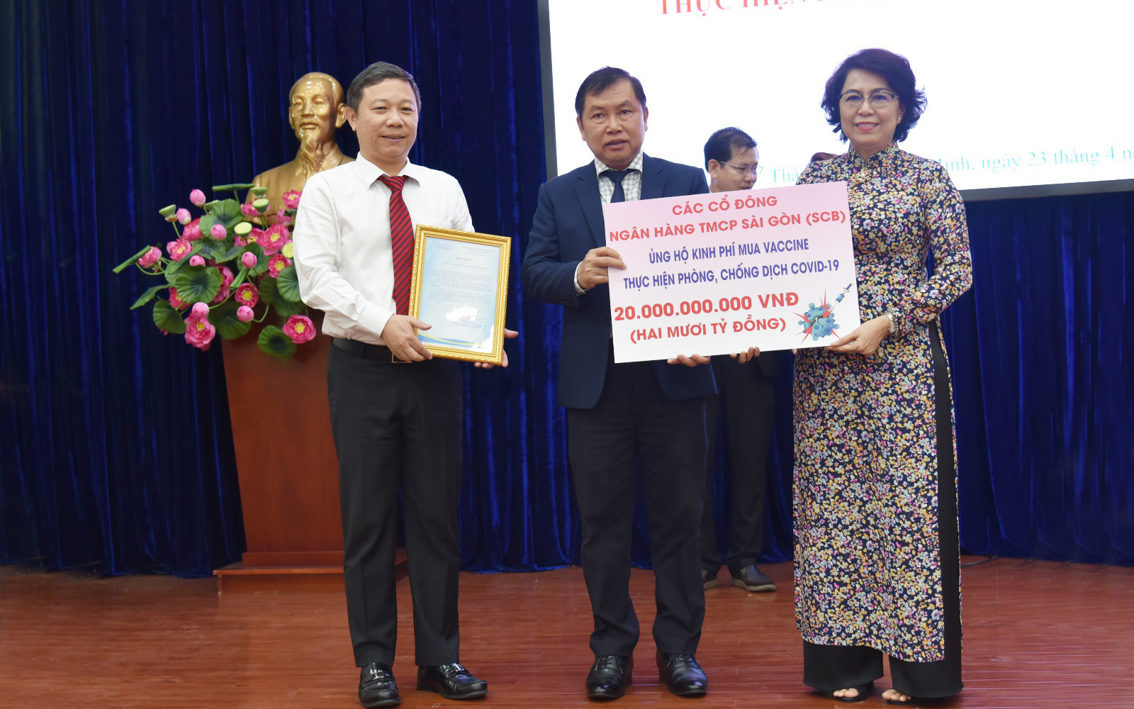 Cổ đông SCB ủng hộ quỹ phòng chống dịch Covid-19 của TP Hồ Chí Minh