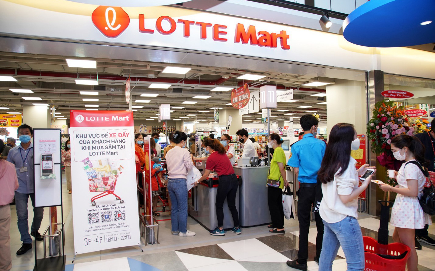 LOTTE Mart Gold Coast Nha Trang “hút” khách ngay tuần đầu khai trương