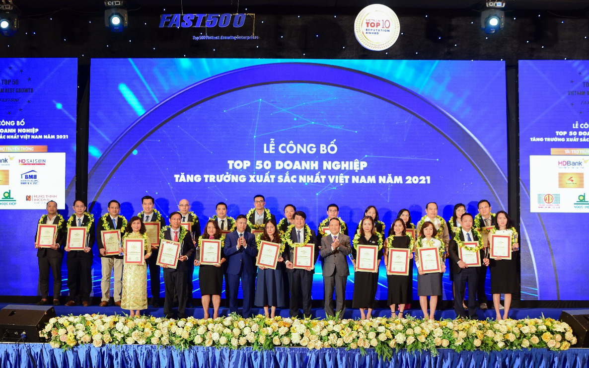 SCB vào Top 50 Doanh nghiệp tăng trưởng xuất sắc nhất Việt Nam 2021 do Vietnam Report bình chọn