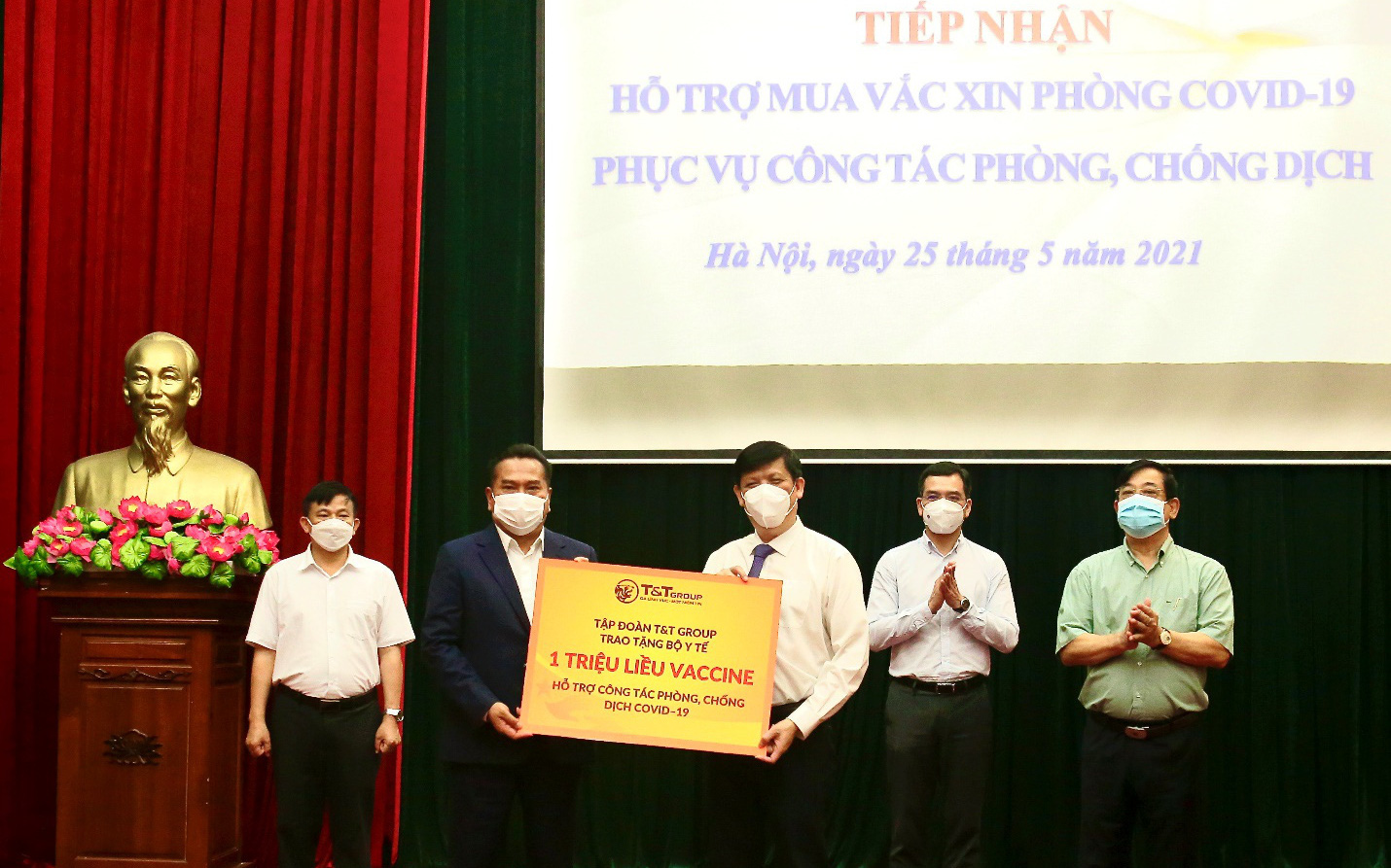 T&T Group trao tặng 1 triệu liều vaccine phòng Covid-19