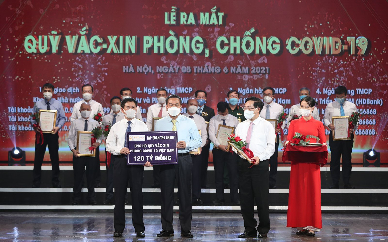 T&T Group và hệ sinh thái của bầu Hiển đóng góp gần 240 tỷ đồng phòng chống dịch COVID-19