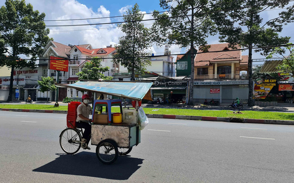 Người dân TP HCM ở điểm nóng dịch Covid-19 được giảm 50% khi mua mặt hàng thiết yếu