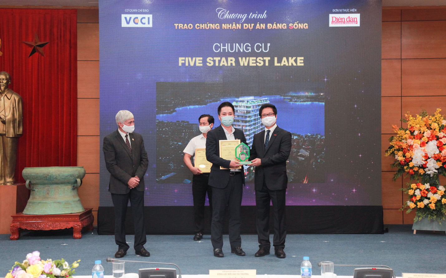 Nối tiếp thành công, Five Star West Lake được vinh danh tại “Dự án đáng sống 2021”