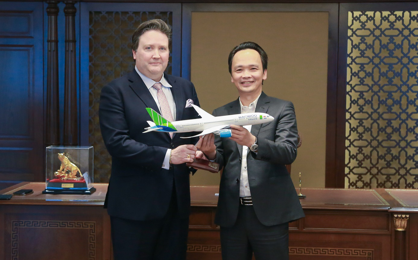 Đại sứ Mỹ Marc Knapper thăm trụ sở hãng hàng không Bamboo Airways