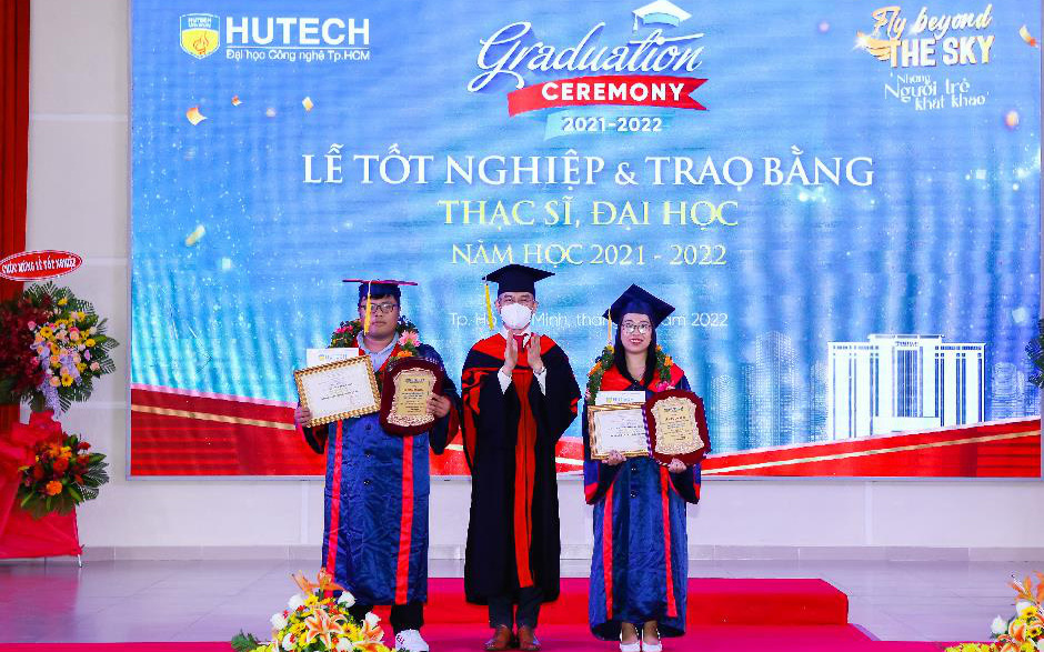 HUTECH trao bằng cho 137 tân Thạc sĩ và mở đăng ký đợt 2 đến 28/4