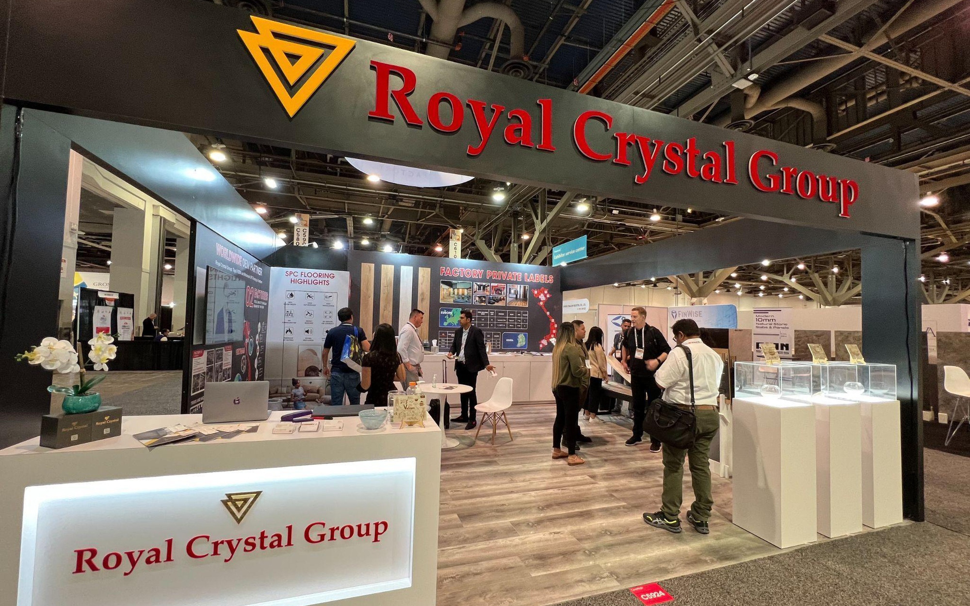 Royal Crystal Group chinh chiến tại triển lãm ốp lát hàng đầu thế giới