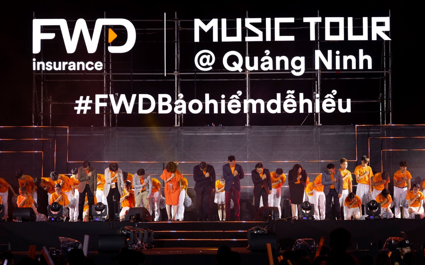 Khoảnh khắc tri ân khách hàng đầy ý nghĩa tại FWD Music Tour 2022