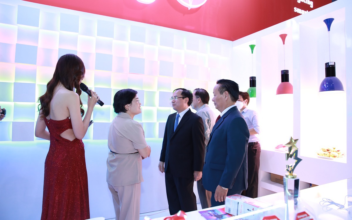 Điện Quang - “Điểm sáng” nổi bật tại hội thảo triển lãm Vietbuild 2022