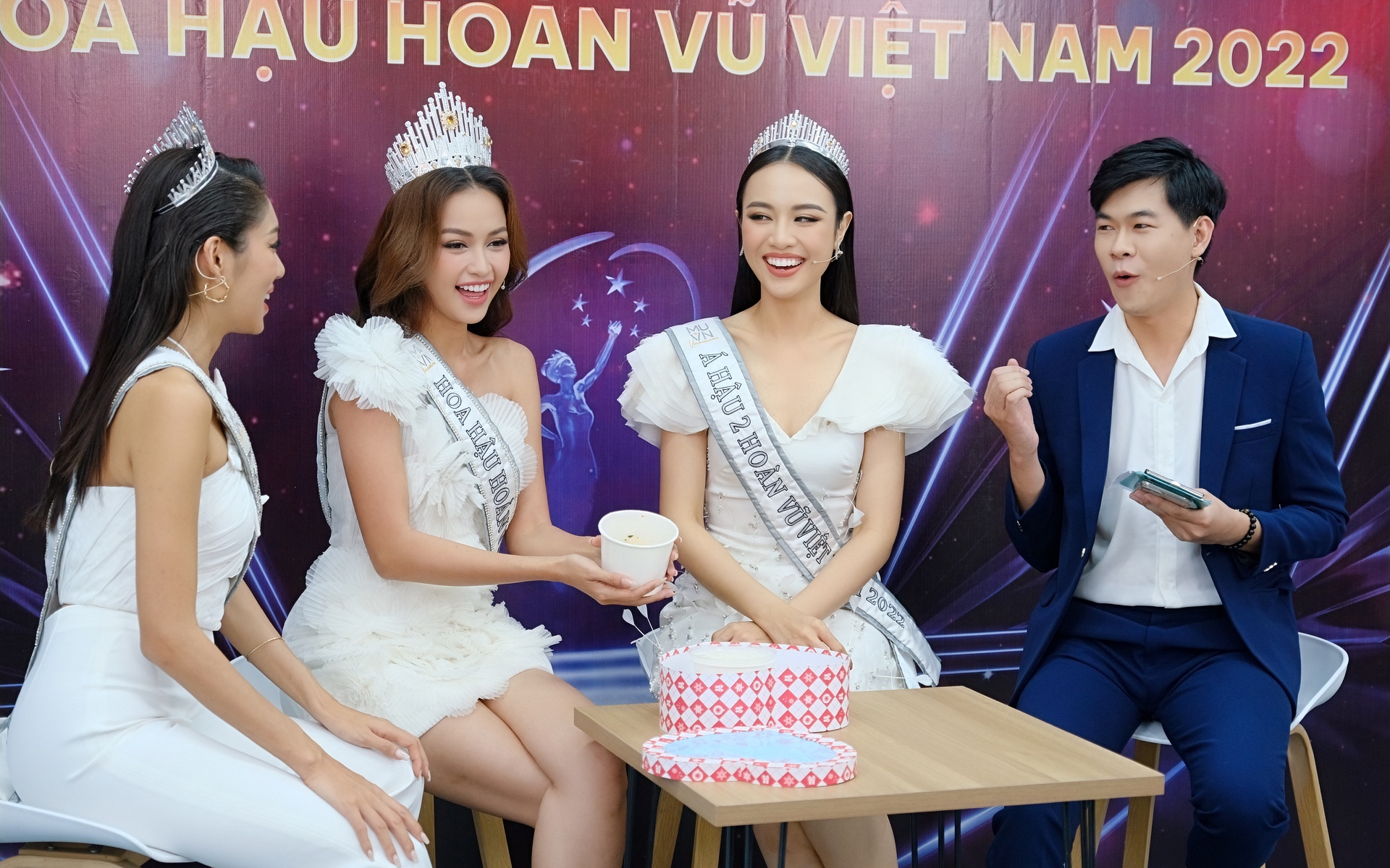 Top 3 Miss Universe Vietnam 2022 vỡ òa trong buổi giao lưu tại Moli Group