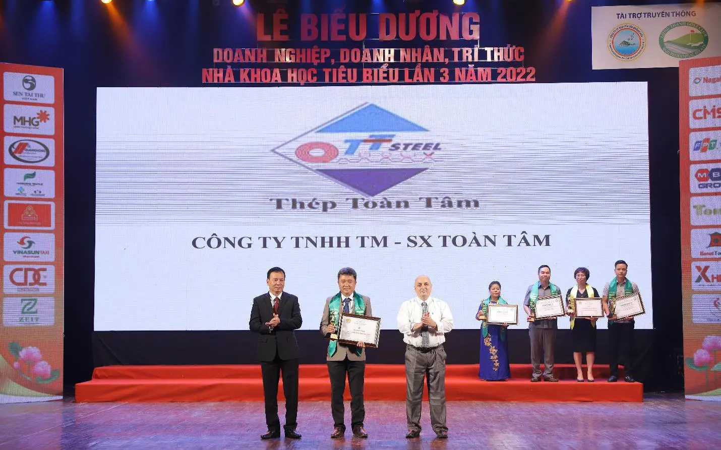 Toàn Tâm đạt Top 100 thương hiệu được tin dùng nhất Việt Nam