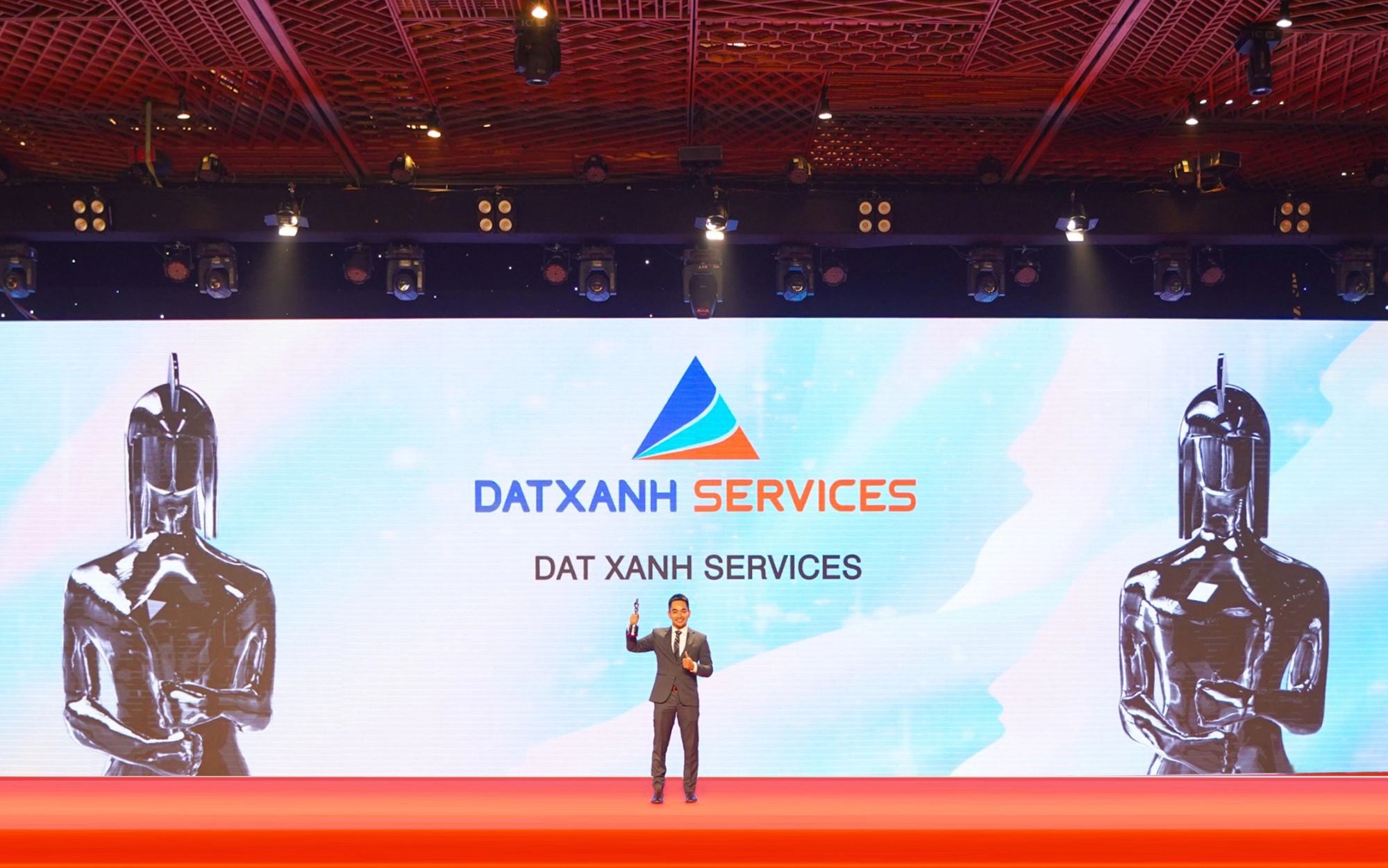 Dat Xanh Services nhận giải thưởng “Nơi làm việc tốt nhất châu Á 2022”.
