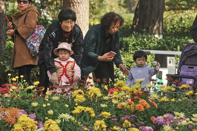 Nỗi khổ tâm của thế hệ lão phiêu tại Trung Quốc: Lặn lội từ quê lên thành phố để trông cháu thay con cái, cô đơn nơi đất khách thay vì tận hưởng tuổi già an nhàn - Ảnh 4.