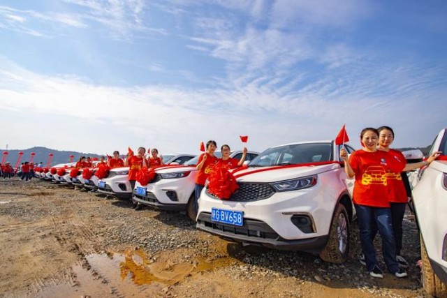 Vượt chỉ tiêu giữa mùa dịch Covid-19, tập đoàn gang thép Trung Quốc chơi trội tặng nhân viên 4.116 chiếc xe hơi, lý do đằng sau càng khiến nhiều người nể phục - Ảnh 4.