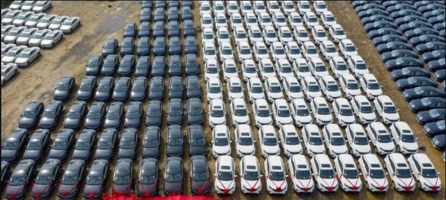 Vượt chỉ tiêu giữa mùa dịch Covid-19, tập đoàn gang thép Trung Quốc chơi trội tặng nhân viên 4.116 chiếc xe hơi, lý do đằng sau càng khiến nhiều người nể phục - Ảnh 2.