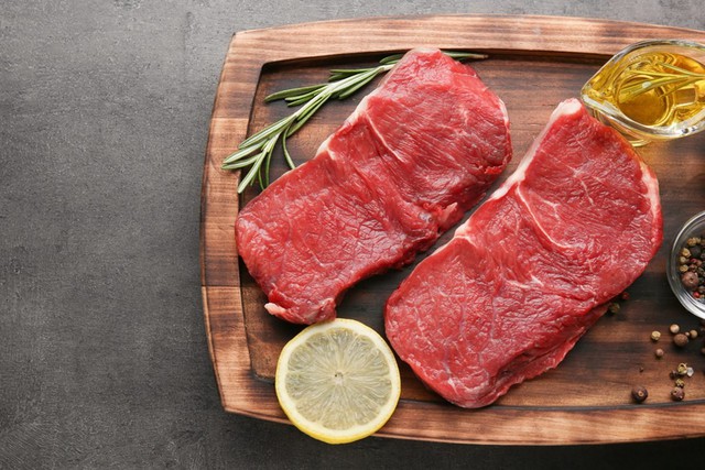 Ăn quá nhiều thịt đỏ có thể dẫn đến bệnh tim mạch và đái tháo đường, nhưng nếu làm theo cách này giảm được vô số tác hại - Ảnh 2.