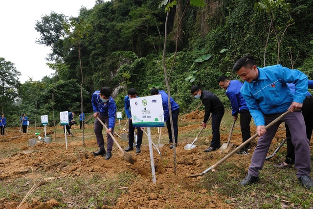 Điểm sáng tích cực giữa năm Covid nhiều biến động với các hoạt động CSR - Ảnh 4.