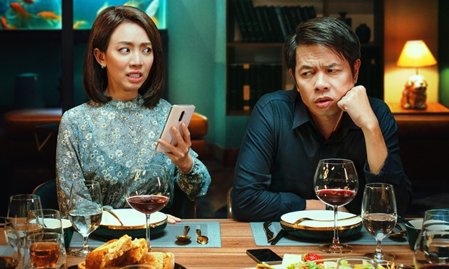Tiệc trăng máu lọt top 3 phim Việt ăn khách nhất lịch sử: Khi chiếc điện thoại trở thành hộp đen bất ly thân, lộ ra là tan nhà cửa, nát hạnh phúc  - Ảnh 1.