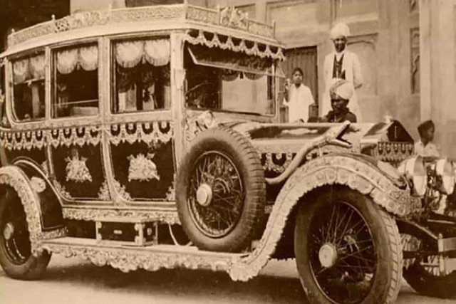 Mua hẳn 6 chiếc Rolls-Royce chỉ để... chở rác, vị vua Ấn Độ khiến giới kinh doanh sững sờ nhưng tâm phục khẩu phục khi biết lý do thực sự đằng sau   - Ảnh 2.