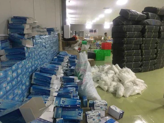 Phát hiện nhà xưởng 2.000m2 dùng để đóng găng tay tái chế tại khu Công nghiệp Lương Sơn - Ảnh 4.