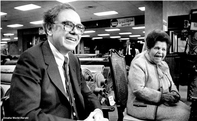 Nhân dịp sinh nhật thứ 90 của Warren Buffett, tỷ phú Bill Gates chơi lớn khi tự tay vào bếp làm bánh tặng bạn thân, kèm theo vô vàn lời khen có cánh - Ảnh 5.