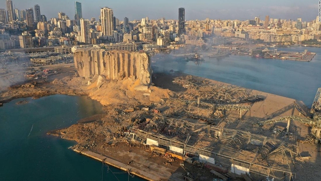 Ảnh vệ tinh cho thấy cảng Beirut tan hoang như thế nào sau vụ nổ kinh hoàng - Ảnh 4.
