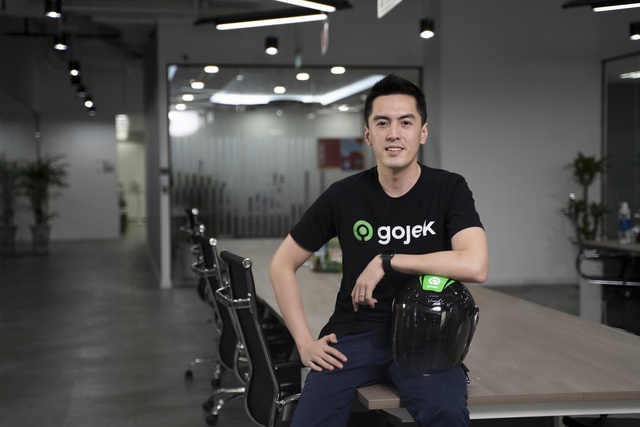 Tân CEO Gojek Việt Nam gây bão vì để lộ góc nghiêng khi bị chụp lén trong văn phòng: Cao 1m84, nói tiếng Anh như gió, biết chơi nhiều nhạc cụ - Ảnh 2.