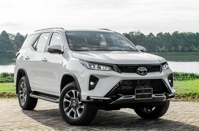 Toyota Fortuner bất ngờ giảm mạnh gần 60 triệu đồng tại đại lý - Ảnh 1.