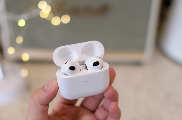 Trải nghiệm AirPods 3: Nâng cấp sáng giá, kế thừa nhiều tính năng xịn từ AirPods Pro, chỉ có giá là chát - Ảnh 3.